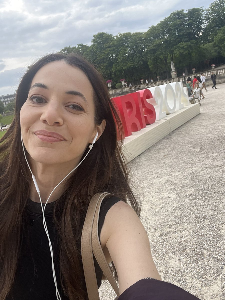 KarimaBrikh's tweet photo. En ce 14 juillet, bonne fête à tous les Français et Françaises! J’aime ce pays et c’est une chance et un bonheur de le découvrir chaque jour un peu plus dans toute sa complexité et richesse. J’ai découvert ce pays fascinant il y a plus de vingt ans et l’histoire d’amour continue! https://t.co/fGve6jk6Pa