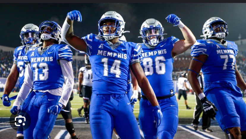 RaylonCarter17's tweet photo. After a great conversation, I am blessed to receive an offer from  the University of Memphis. I just want to thank the coaches at the University of Memphis @MemphisFB and my team and family over at Southwest thank you all @SWRaiders24 @JosephTurner24 

Raider nation 1️⃣7️⃣⚡️💫 https://t.co/hv95IhiPNg