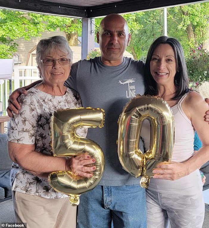 <a href="/hyakutanaoki/">大谷紗蘭ファンアカウント</a> 真面目な元消防署長さんが、奥様お嬢様を守って亡くなりました…

ヤラセでこんな事するか💢
ノリだけのタレントに大きな顔させてコメンテーターさせてる🇯🇵のテレビ局って…