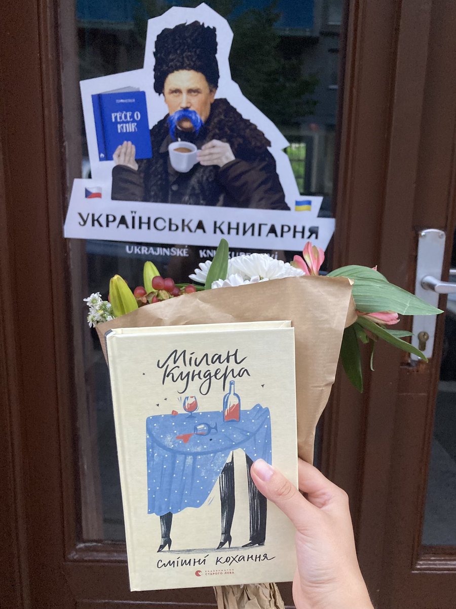 sihna_'s tweet photo. Jsem hrdá na každého svého spoluobčana, který něco dokázal. Zvláště, když jsou to moji kamarádi, kterých jsem našla v Česku. 
První ukrajinské knihkupectví v Praze je otevřeno. 

Je to historický okamžik. 
Nejdůležitější kniha pro ukrajinský národ "Kobzar" Tarasa Ševčenka vyšla poprvé bez cenzury v úplném znění z Grégrovy tiskárny v Praze r. 1876. Teď s úctou a hrdostí na Ševčenka, kterého nazýváme “otec ukrajinského národa”  máme tady Vusa Ševčenka (Ševčenkův knír). 

Olšanského náměstí, Lupačova, 7