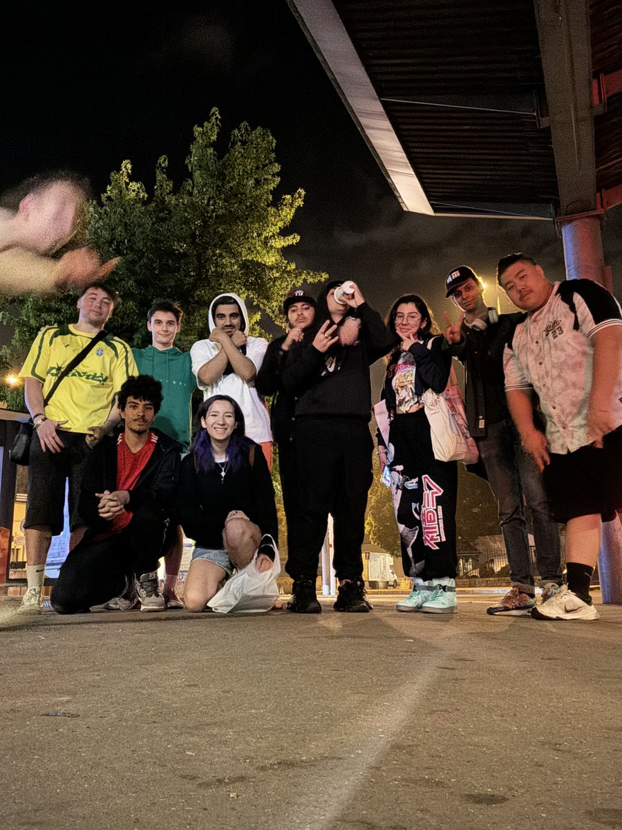 _shadow_carbon's tweet image. Merci à tout ceux qui m’ont fait passer un bon week-end malgré que je devais taffer, c’était super la JE j’espère qu’on se reverras tous. 
Je vous aime les gars. ❤️🙂
#LesBannisDeEbtv