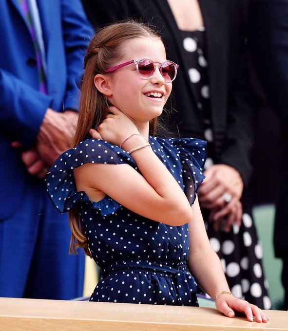dB35419845's tweet photo. #charlotte is mini william. é a cara do pai
deaddy face
#princewilliam #sunday #domingo #wimblendon #london #katemiddleton #royal #england #inglaterra https://t.co/8dNQT7ojmz