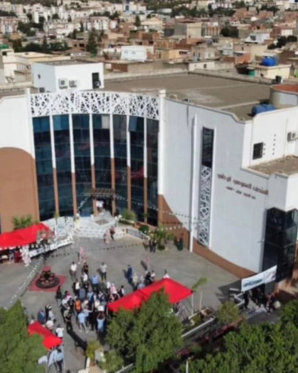 MuseeSetif's tweet photo. #وزارةالثقافةوالفنون 
#المتحف_العمومي_الوطني_سطيف
#التظاهرة_الوطنية 

زيارة وزيرة الثقافة والفنون الدكتورة صورية مولوجي رفقة والي ولاية الشلف والوفد المرافق له إلى المتحف العمومي الوطني عبد المجيد مزيان بالشلف على هامش التظاهرة الثقافية " صيفيات المتاحف" بمشاركة ��دة متاحف وطنية، https://t.co/fqPMI8xccf