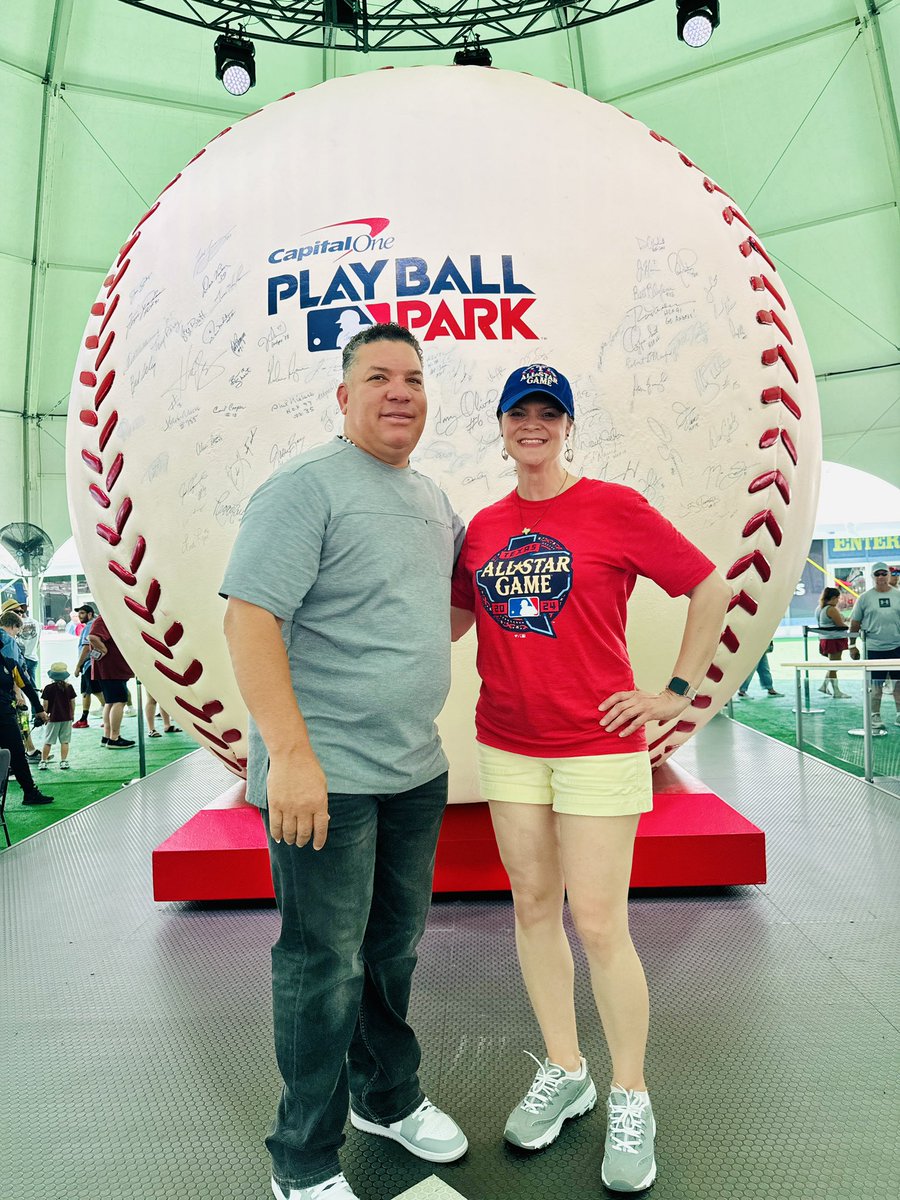 averyfan's tweet photo. Bartolo Colon was so nice. #AllStarVillage #MLBAllStarWeekend https://t.co/QDeugBaDgg