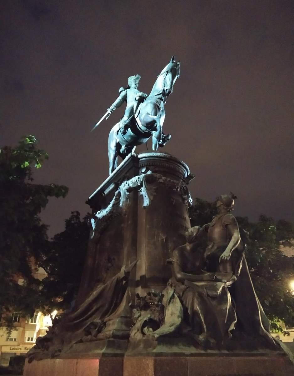 Le Conseil de <a href="/Paris/">Paris</a> va débaptiser l’avenue Bugeaud, un des principaux criminels lors de la conquête de l’Algérie au XIXe siècle. 

Pendant ce temps, la mairie de <a href="/lillefrance/">Ville de Lille</a>, de Martine Aubry (<a href="/MartineAubry/">Martine Aubry</a>), illumine la statue du criminel Faidherbe. 

La honte.

#décolonisons