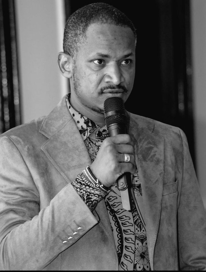 Its_wyckey's tweet photo. His charismatic leadership, progressive advocacies, and accessibility to the youth and wananchi kwa GROUND have endeared him to Gen Zs and Millennials, making him a favorite in Kenyan politics. Hon.Dr.Babu @HEBabuOwino is the MAN for the JOB!✊

2027 is that you? https://t.co/555n1yprgn