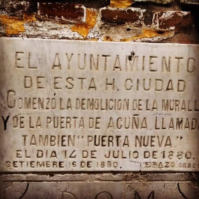 INICIABA LA MODERNIZACIÓN DEL PUERTO

#SabíasQue, un día como hoy pero de 1880, durante el gobierno del General #PorfirioDíaz se decidió demoler la muralla que durante muchos años rodeó a la ciudad y puerto de #Veracruz.