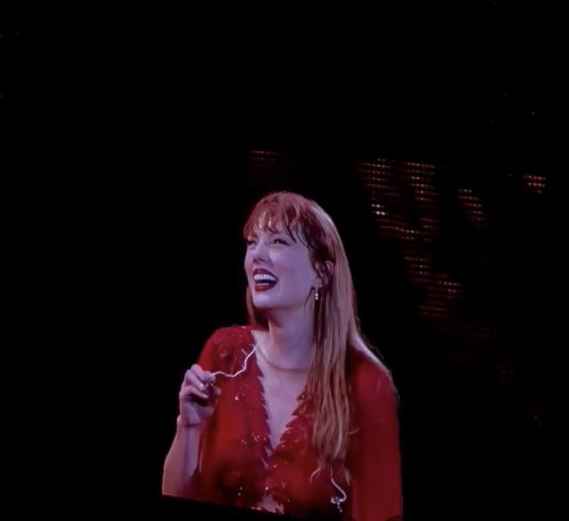 itstimetosimp's tweet photo. Il mio animale preferito è Taylor Swift con i fan italiani  #MilanTSTheErasTour https://t.co/gW5ia7MZ2B