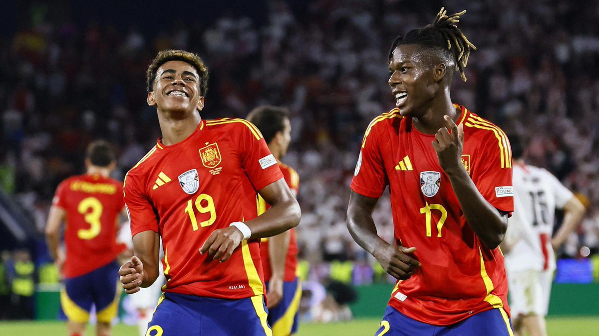 Lo de Lamine Yamal y Nico Williams es algo escandaloso. Hijos de migrantes que representan lo que es de verdad España, un lugar para integrar. No compartas esta imagen de la selección que los fachas se enfadan. Eurocopa 2024