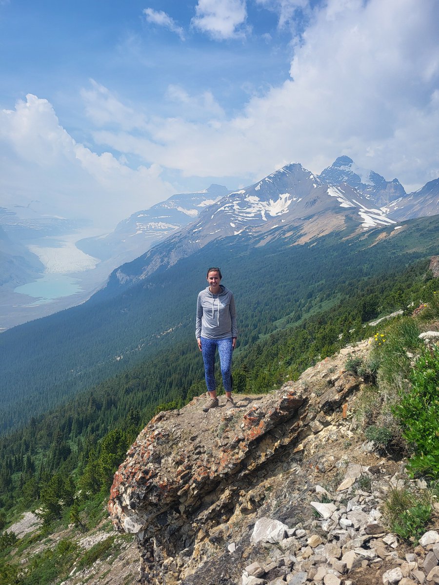 SarahRyanYEG's tweet photo. Having an excellent time camping in #Jasper. Cruised down the #IcefieldsParkway yesterday to hike #ParkerRidge and climbed #EdithCavell Meadows the day before. The wildflowers are in full bloom! @JasperNP https://t.co/wnbDxAgeg3