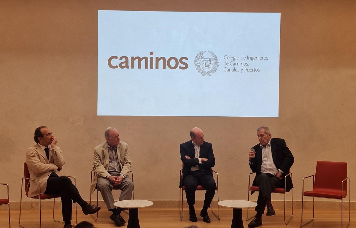 La campaña electoral se ha hecho quizás algo larga, y en #AvanzarMás llegamos satisfechos a celebrar el acto final de campaña. 
Con miembros de la candidatura de JdeGobierno, candidatos a Consejo General, y compañeros significados que nos apoyan. 
¡Ya solo queda esperar al lunes!