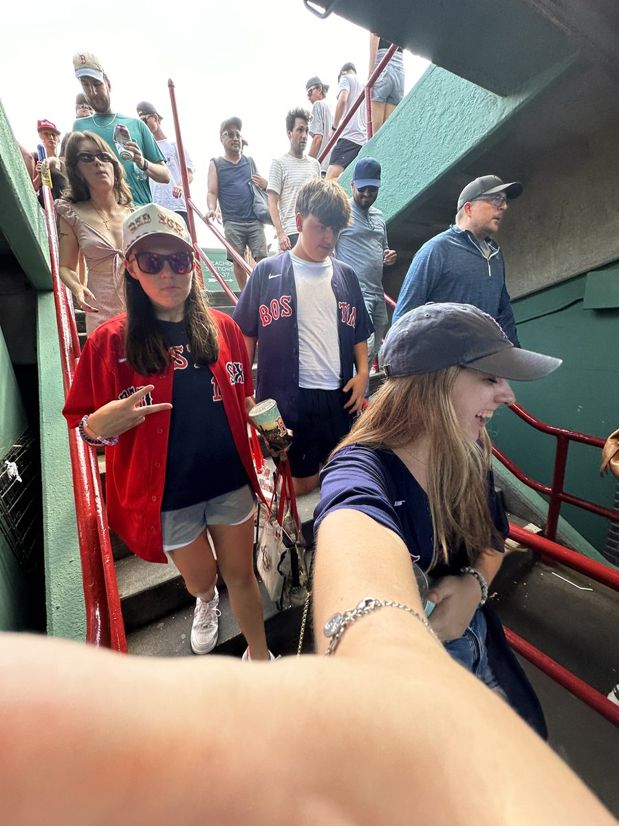 mmayerhq's tweet image. im currently on a 4 game winning streak #FEELSGOOD