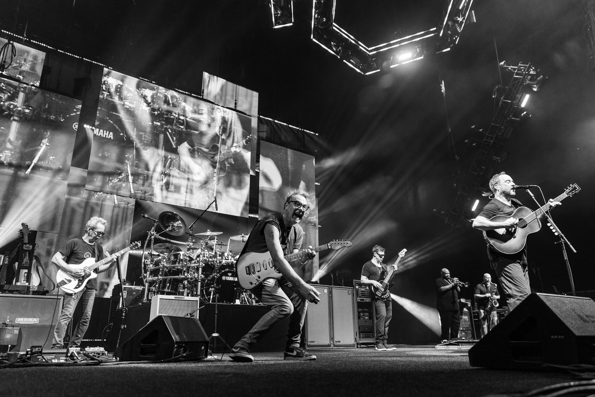 davematthewsbnd's tweet image. It was a hot one yesterday in Bristow, VA! Thank you all for coming and #SeeYouOnTheRoad in Gilford, NH on July 16 &amp;amp; 17.

📸 @rodrigodmbrasil