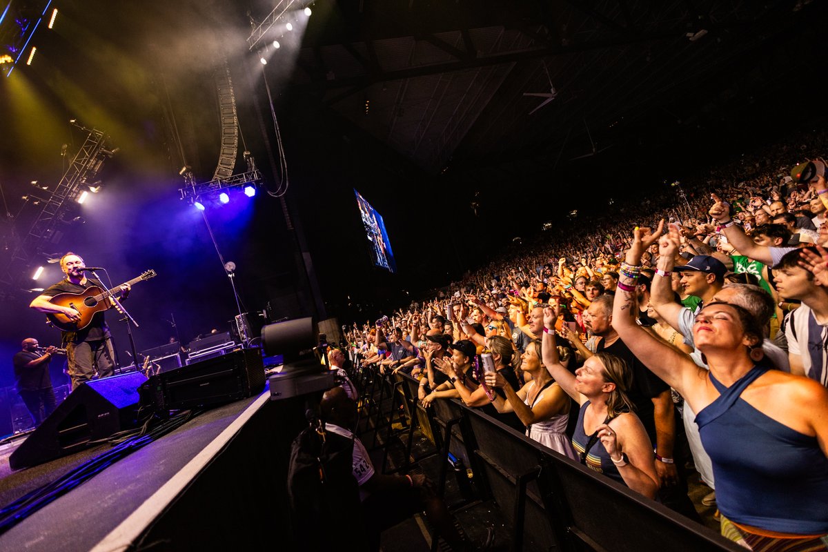 davematthewsbnd's tweet image. It was a hot one yesterday in Bristow, VA! Thank you all for coming and #SeeYouOnTheRoad in Gilford, NH on July 16 &amp;amp; 17.

📸 @rodrigodmbrasil