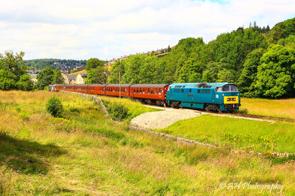 andrew_herny's tweet image. Another photograph from a stunning day spent @WorthValley as @svrofficialsite resident D1015 'Western Champion' hauls a Keighley to Oxenhope service past Haworth Top Field in bright afternoon sunshine. #WorthValley #KWVR #Western #Class52 #WesternChampion