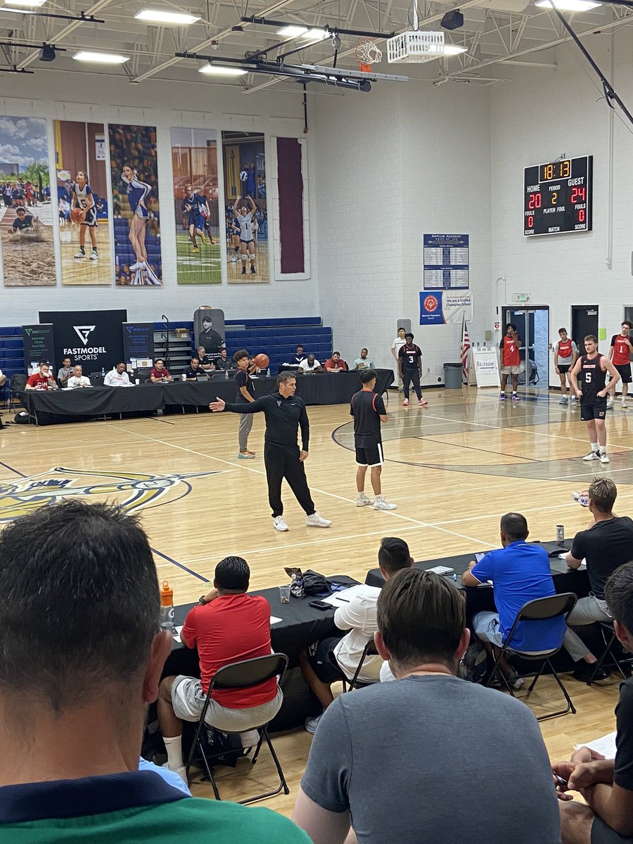 pablolrosado's tweet photo. Great morning at @Coaching_U  clinic. This afternoon i will attend the NBA Summer League in Las Vegas. https://t.co/2fusv6PP0J