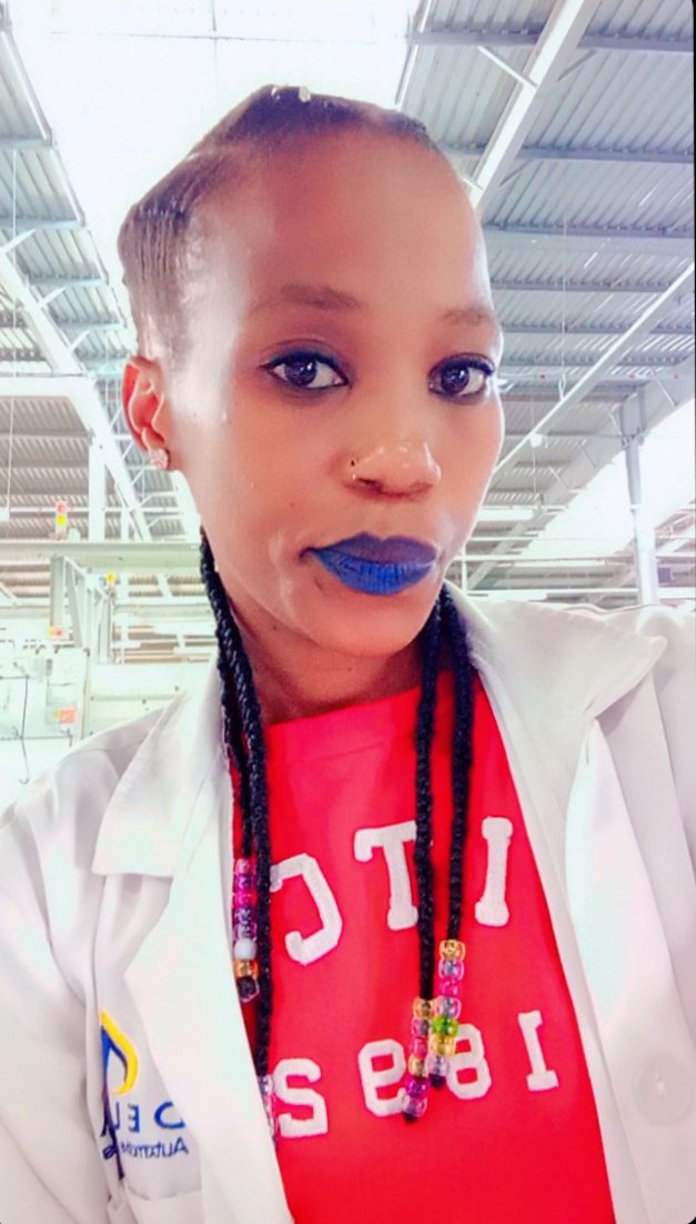 lizzy_sephiri's tweet photo. Weekend vibe🌹🌹🍹 https://t.co/no7MtGXohG