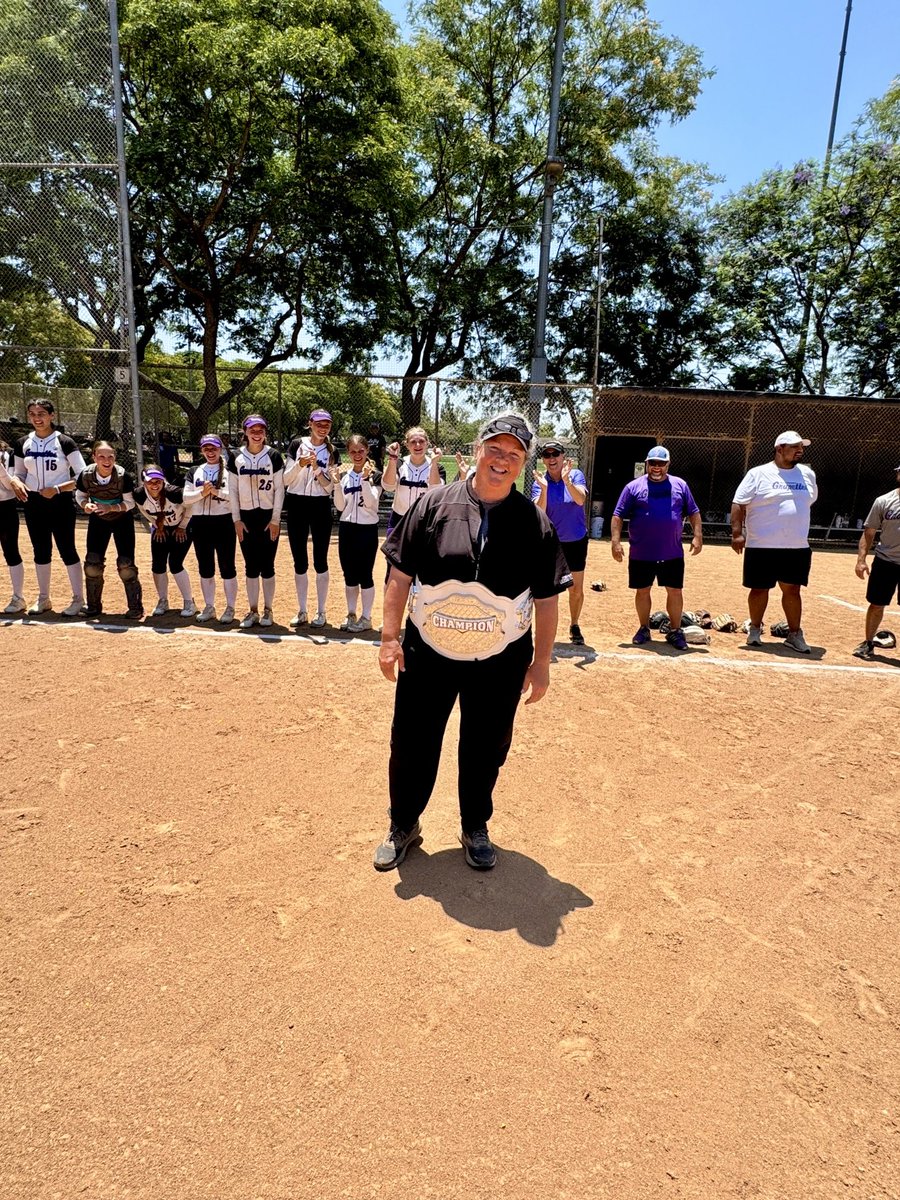 ChampCupElite's tweet photo. Great tournament ladies! 👏👏👏

#softball #socal #fastpitch #USASoftball #USASoftballSoCal https://t.co/zvubl9gRWS