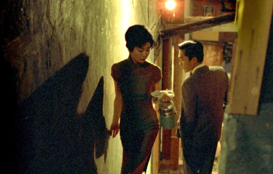 Edescarriada's tweet photo. Película | In the mood for love 

Wong Kar-wai nos cuenta la historia de dos vecinos en Hong Kong, en la década del sesenta, que tienen parejas infieles. En este contexto, los vecinos de apartamentos —que recién se han mudado— se enamoran. https://t.co/QMEkzsXiaQ