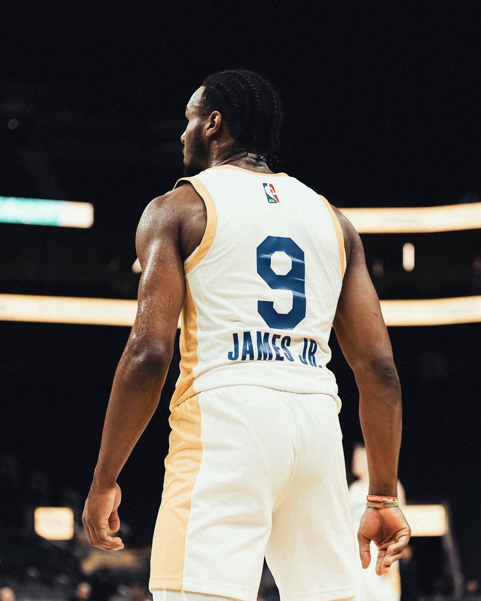 BronnyJamesJr's tweet photo. “Six upside down, it's a nine now” 🦉 https://t.co/GSpkcQEyY7