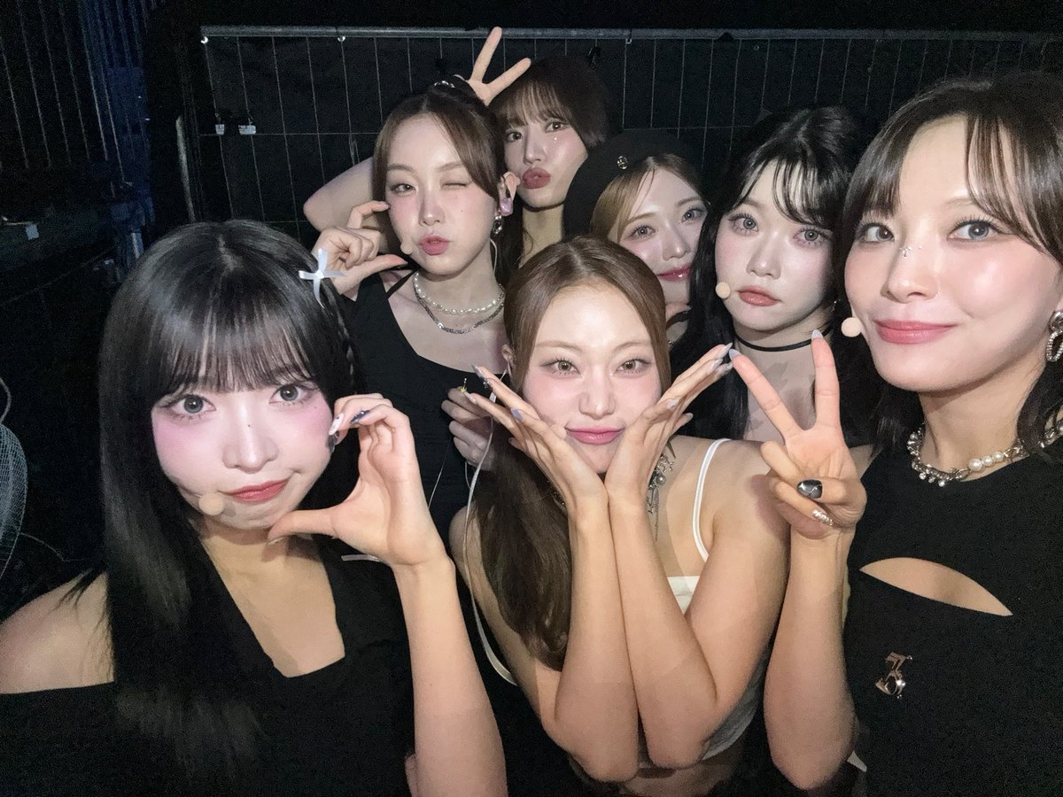 Billlieofficial's tweet photo. [#Billlie] Billlie World Tour 'Our FLOWERLD (Belllie've You)' EUROPE in #BERLIN 📸

낭만으로 가득찼던 베를린 공연
함께할 수 있어 행복했어요❤️
이 분위기 그대로 쾰른에서 만나요☺️

#빌리 #BILLLIEinEUROPE #OurFLOWERLD #BelllieveYou https://t.co/4RjxRG593T