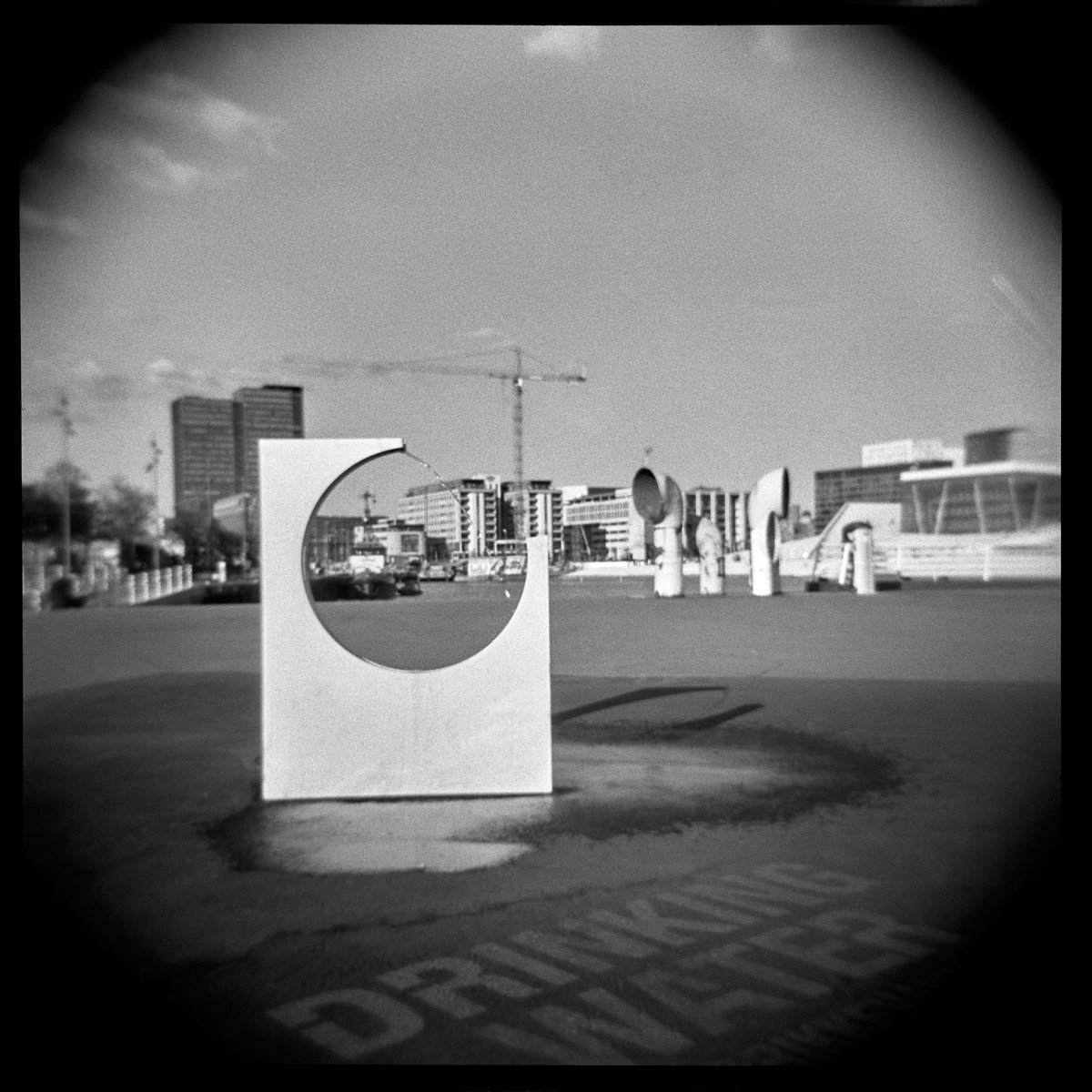 And_rew_Wilson's tweet photo. #Oslo #Norway #visitoslo #Holga #blackandwhite #shotonfilm #square #sculpture #Vigeland #VigelandPark #VigelandMuseum #ScubaDiver #PublicSculpture #DynaFyr #ship #doubleexposure #scarecrow #NorskFolkeMuseum #Bygdøy #AstrupFearnley #OsloOperaHouse @captureone #editwithus https://t.co/Lx0DPbWxu0