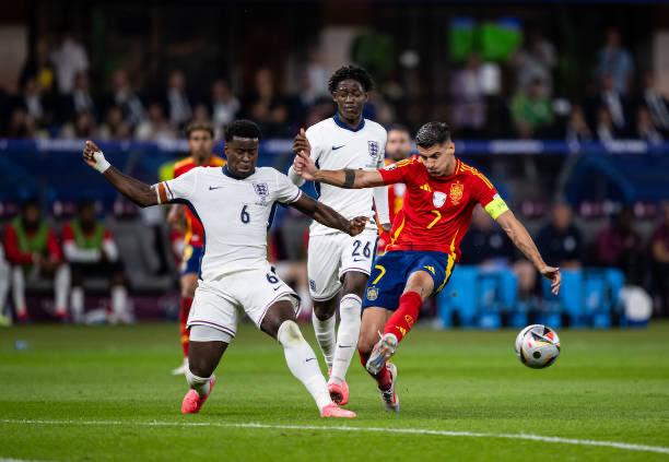 Juanro16's tweet photo. 🇪🇸 1-1 🏴󠁧󠁢󠁥󠁮󠁧󠁿

La final había tenido un primer tiempo discreto con ambos equipos por debajo de un rendimiento esperado.

Si bien España tenía la posesión del balón no encontró la forma de generar peligro en el arco inglés.

👉 https://t.co/9WE8goz4AU
📸 AFP https://t.co/PdYrYk5JkJ