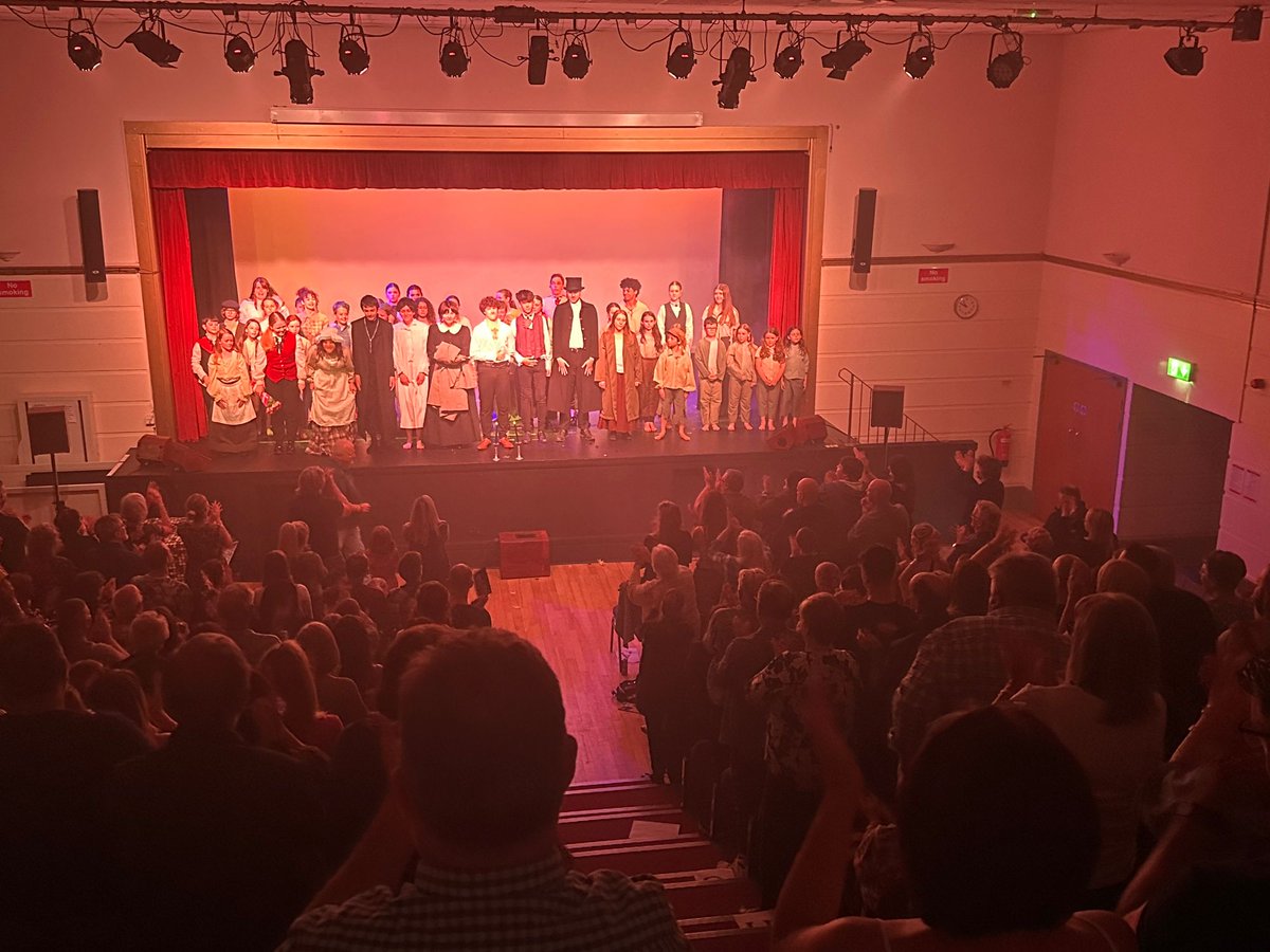 🇫🇷3 Shows, 3 Standing Ovations, 1 Amazing Team🇫🇷 

Huge congrats to all the cast and creatives. And a massive thank you to all our volunteers as you make it all possible! 

Les Misérables School Edition - over and out 🤩
