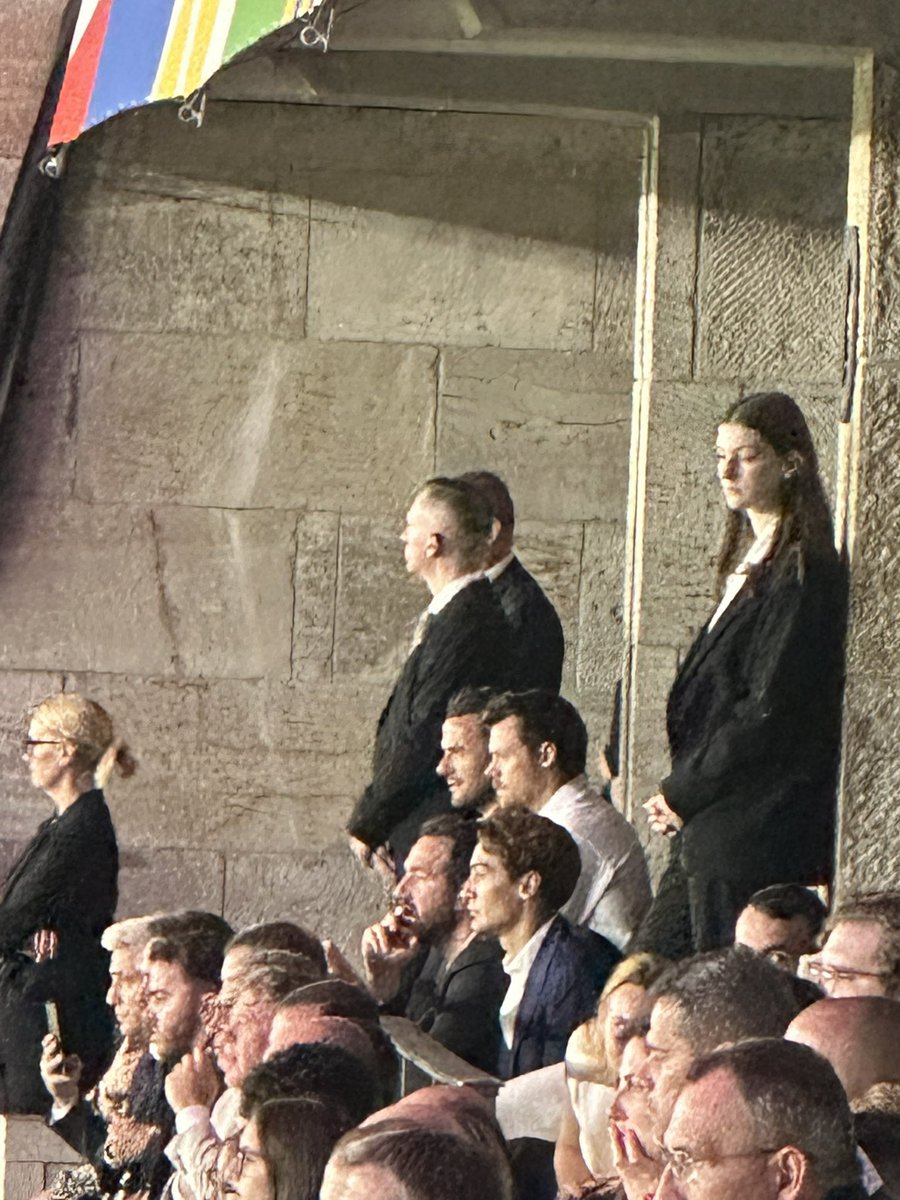 HARRY Y RUSSELL ????