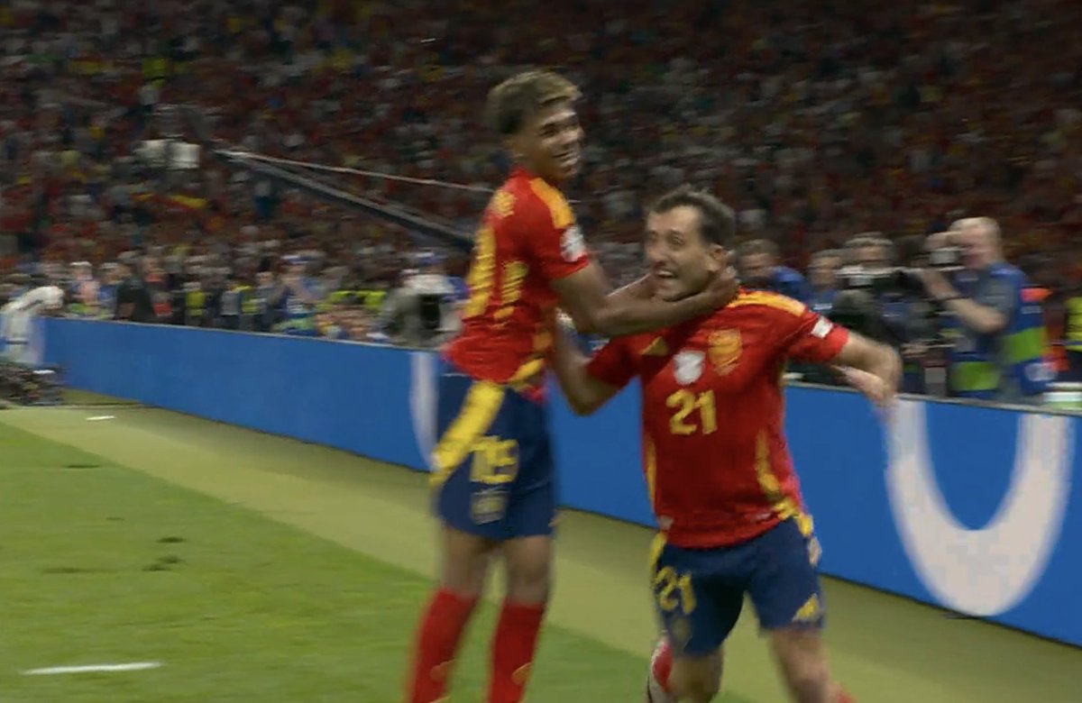 ¡GOL DE ESPAÑA! 🔥 🔥 🔥 

2-1 en la recta final del juego cortesía de Oyarzabal.