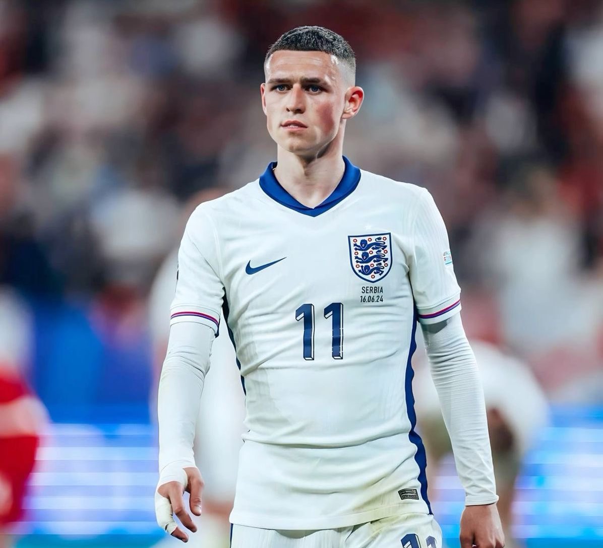 Phil Foden at the euros:

7 games 
0 goals 
0 assists 

007 at a tournament is insane 😭😭😭