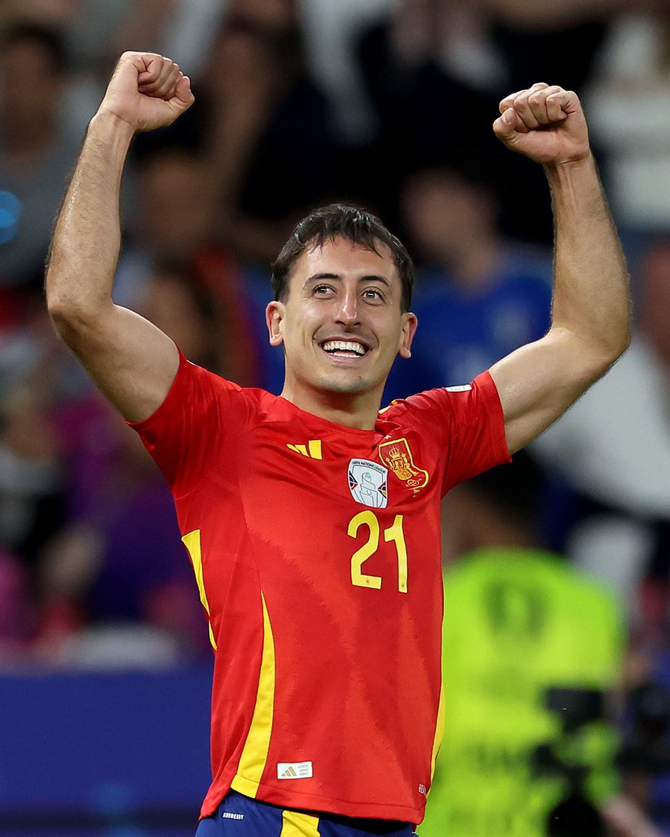 FIFAWorldCup's tweet photo. 🇪🇸 Back in front! https://t.co/OPP5e9PKV8