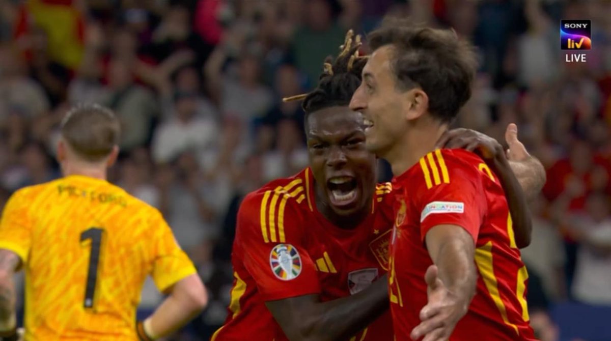 priyanshupov's tweet photo. MIKEL OYARZABAL PUTS SPAIN AHEAD IN THE 86TH MINUTE 😱

A historic goal, it's Golazo 🔥

#EURO2024    #EuroFinal #ENGSPN #SPNvsENG #ENGvsSPN https://t.co/hCcvCkJvlc