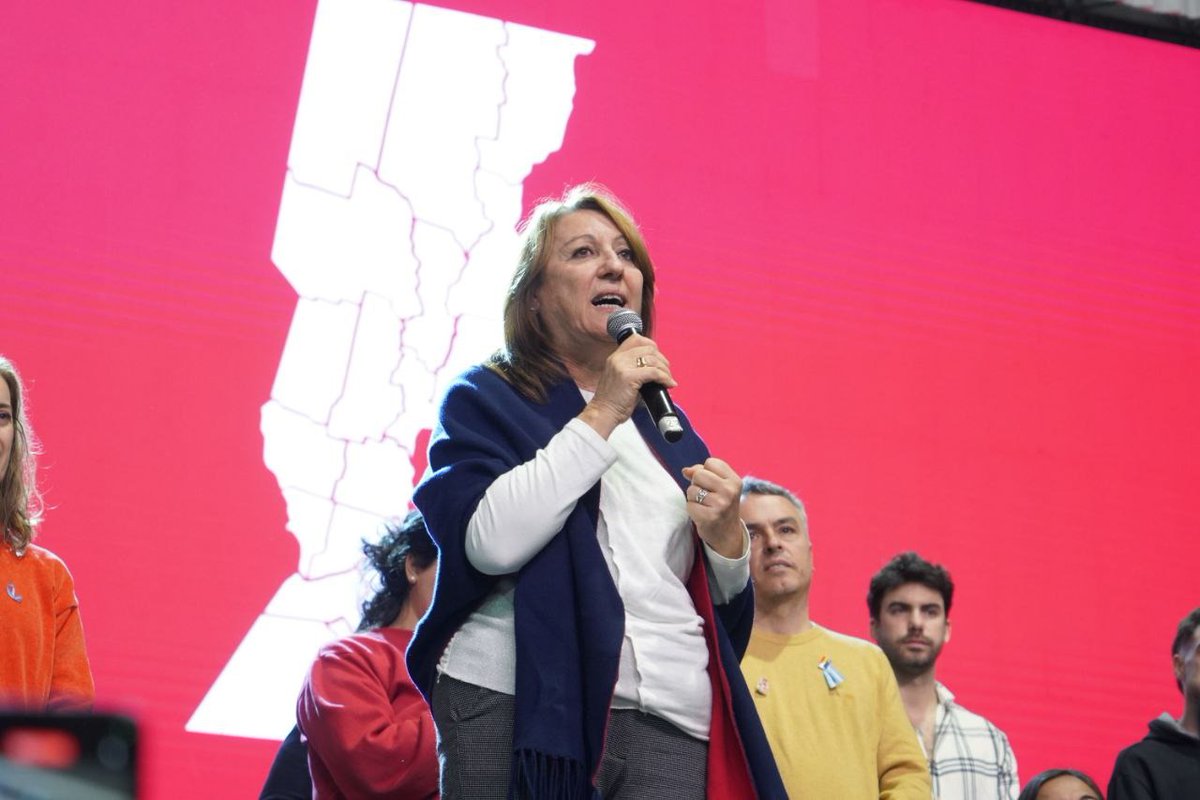 MonicaFein's tweet photo. Pasó un nuevo Locro Socialista, donde más de 4.000 compañeros y compañeras disfrutamos de un día histórico 👏🏼
El socialismo sigue creciendo y demostrando que es posible construir apostando a la libertad, la igualdad y la solidaridad ✊🏼🌹 https://t.co/VSQV5G7IIB
