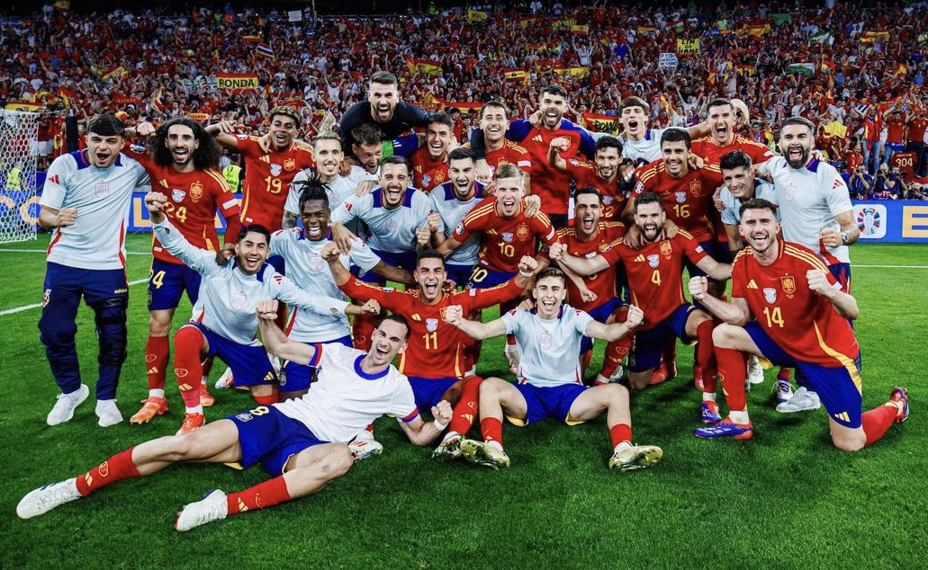 Benayadachraf's tweet photo. 🚨🚨🚨🚨 إسبانيا بطلة لأوروبا للمرة الرابعة في تاريخها 🏆🏆🏆🏆 👏👏👏👏👏👏 تتويج عن جدارة و استحقاق ✅✅✅✅✅ ESPAÑA, CAMPEONA DE EUROPA 🇪🇸🏆🏆🏆🏆 https://t.co/OA4ebrHZAH