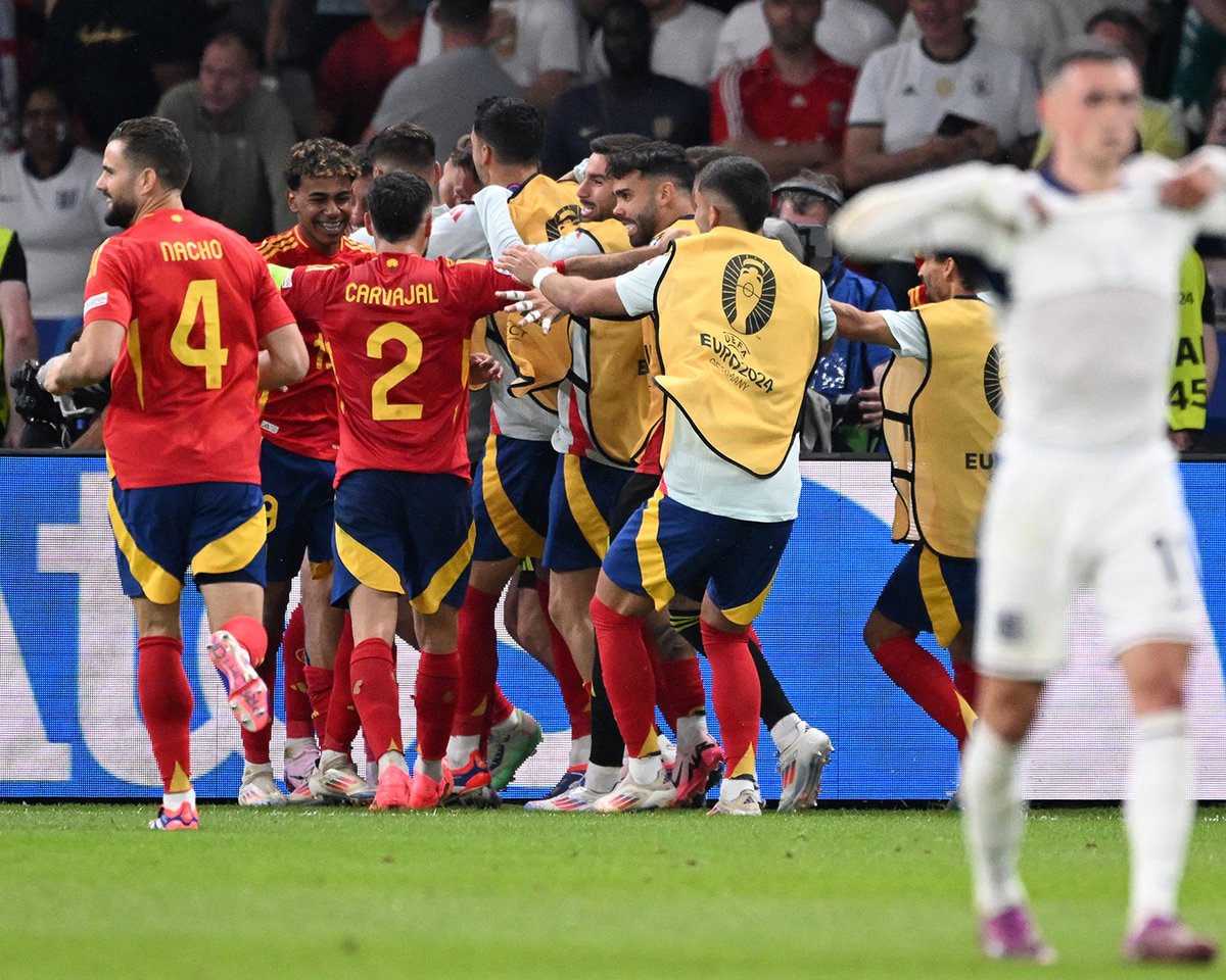 GoalJP_Official's tweet photo. 🇪🇸 スペインが #EURO2024 優勝！🏆

47分にニコ・ウィリアムズのゴールで先制すると、パーマーに同点弾を許すも、86分にオヤルサバルが決勝点！

#スペイン代表 が12年ぶりに欧州王者に輝く！そして、史上最多4度目のEURO優勝！イングランド代表は2大会連続の準優勝に。

スペイン 2-1 イングランド https://t.co/2KwguhYvKd