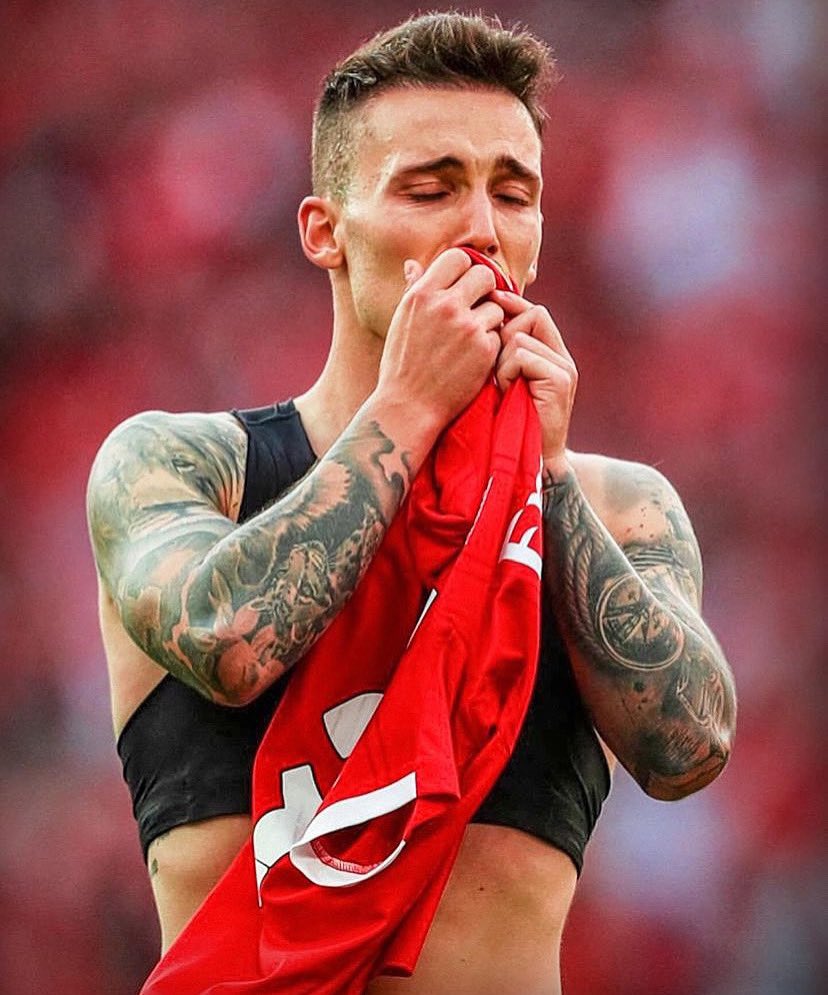 Parabéns pela conquista Grimaldo, merecido e saudades ! ❤️🦅
