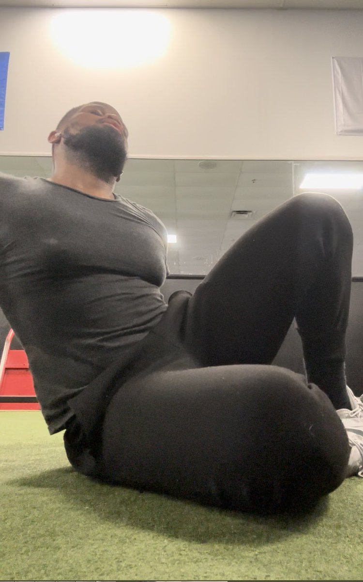 I’m all sweaty from cardio and abs day 😈😫 Sundays  thickums