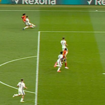 FootbalIhub's tweet photo. Honestly looked offside to me but hey 🤷🏽‍♂️ https://t.co/jLNJGC6XpW
