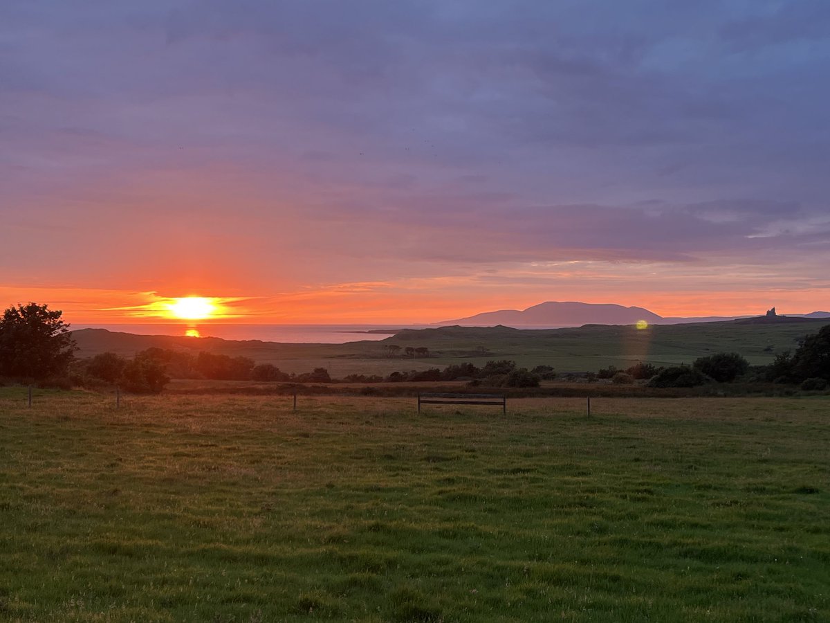 Comhghairdeachas le foireann peile &amp; muintir na Gaillimhe as a mbua inniu! Buíochas mór le peileadóirí Dhún na nGall as séasúr sultmhar a thabhairt dúinn. Beimid ar ais - chomh cinnte dearg leis an luí gréine siar amach ó Shliabh Liag !