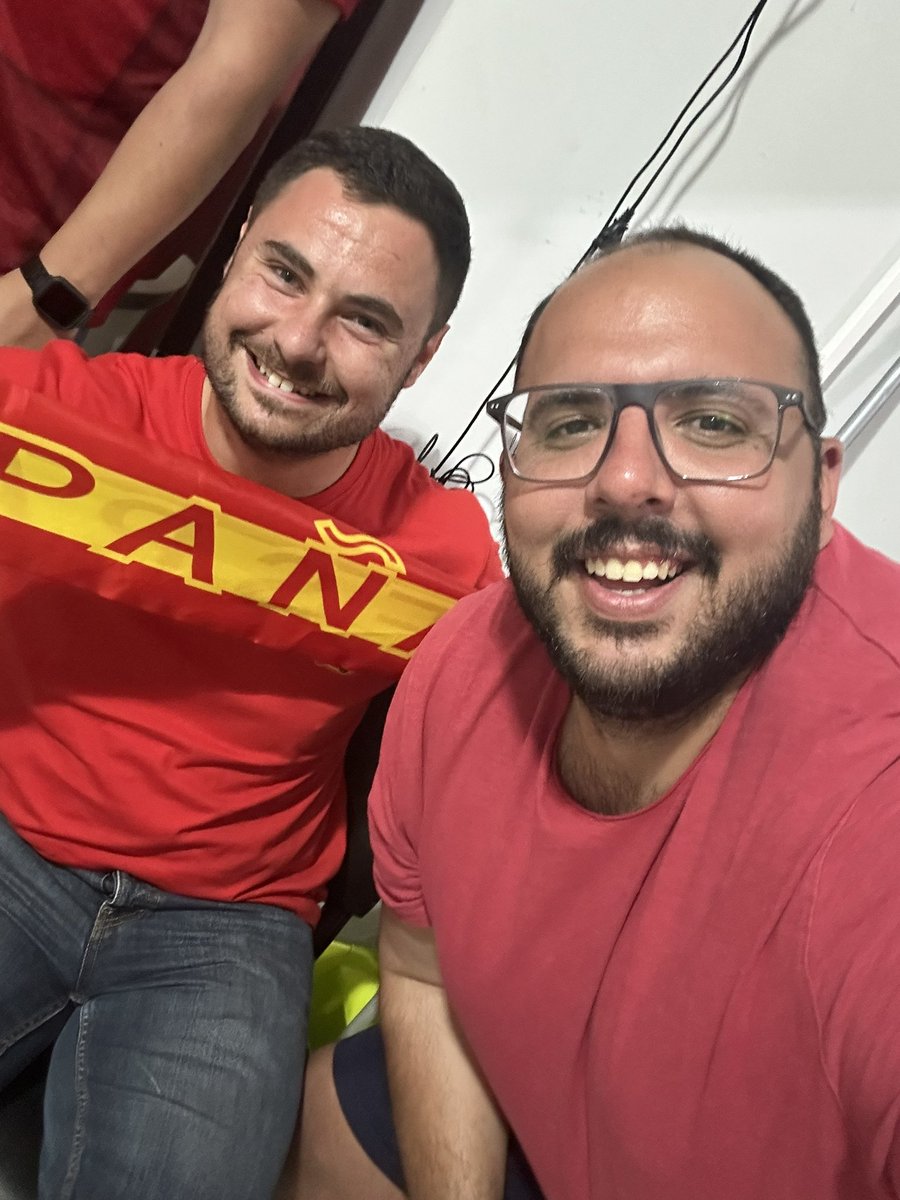 Con el cura futbolero nada he de temer. ¡CAMPEONES!

Cc. <a href="/daniigs_7/">Dani Gutiérrez</a>