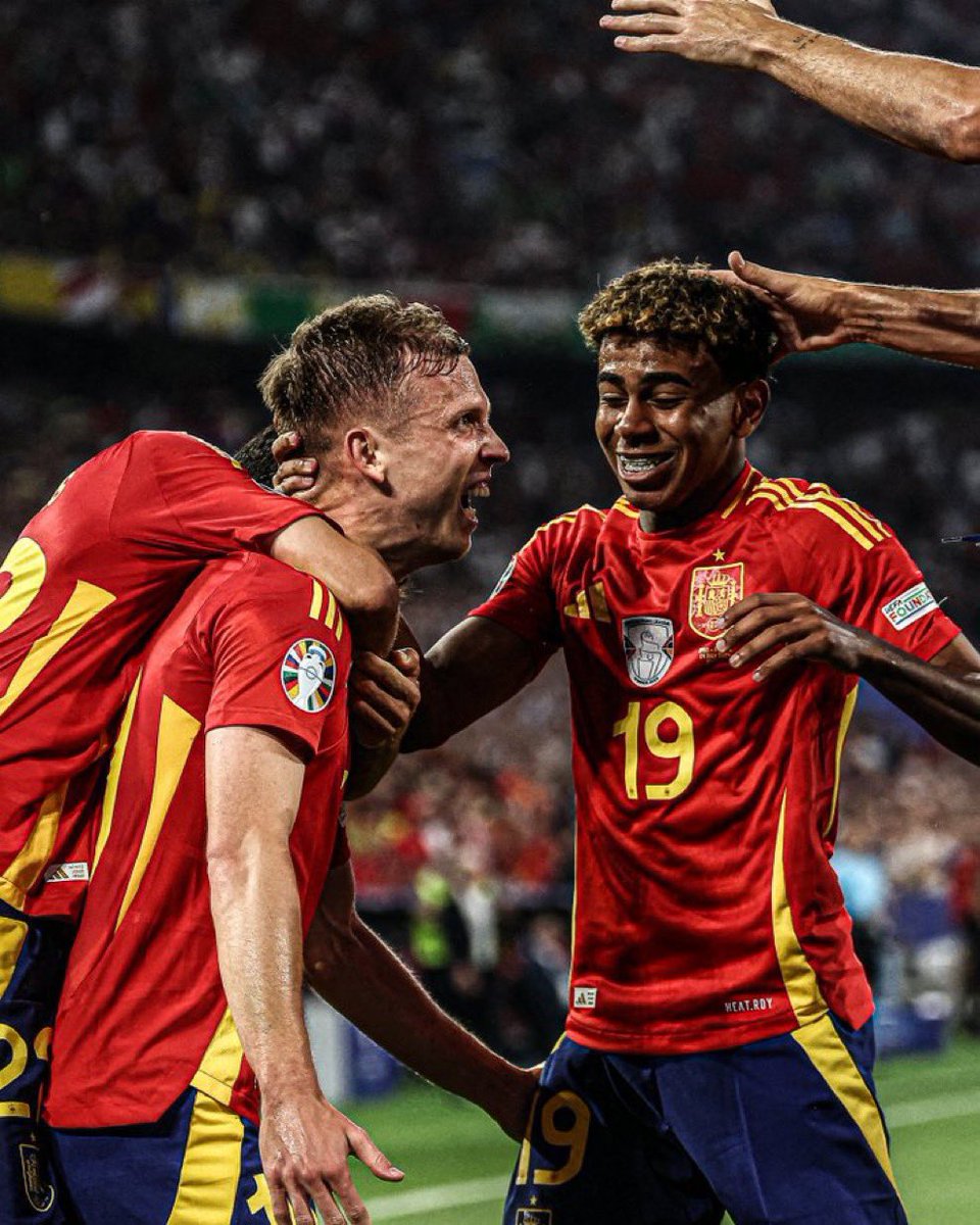 emadd21's tweet photo. كرة القدم انتصرت اليوم...المنتخب الأفضل والامتع في البطولة...اسبانيا بمواهبها ومدرب محترم يقدر المواهب والنجوم الي يملكها. 

إنجلترا لن ترى بطولة بوجود السباك ساوثغيت...حان الأوان لتعيين مدرب غير انجليزي...إنجلترا ما ينقصها إلا مدرب كبير. https://t.co/H48bEJJ5Jw
