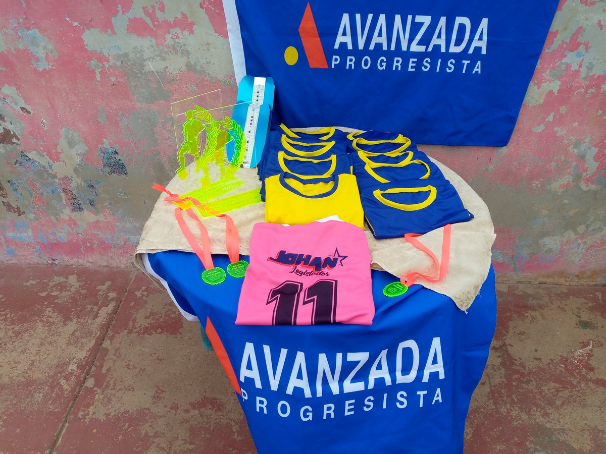 zelmit's tweet photo. Se construye sueños, para hacerlo realidad, desde @APVillalba, hicimos posible el torneo de Futsala copa @johanyanez85 con jóvenes de la población del Guamache, quienes apoyan un cambio y luchan por recuperar el deporte en su comunidad.
#EsTiempodeAvanzar
@zelmit
@luisromeroc https://t.co/EE4sf9Omti