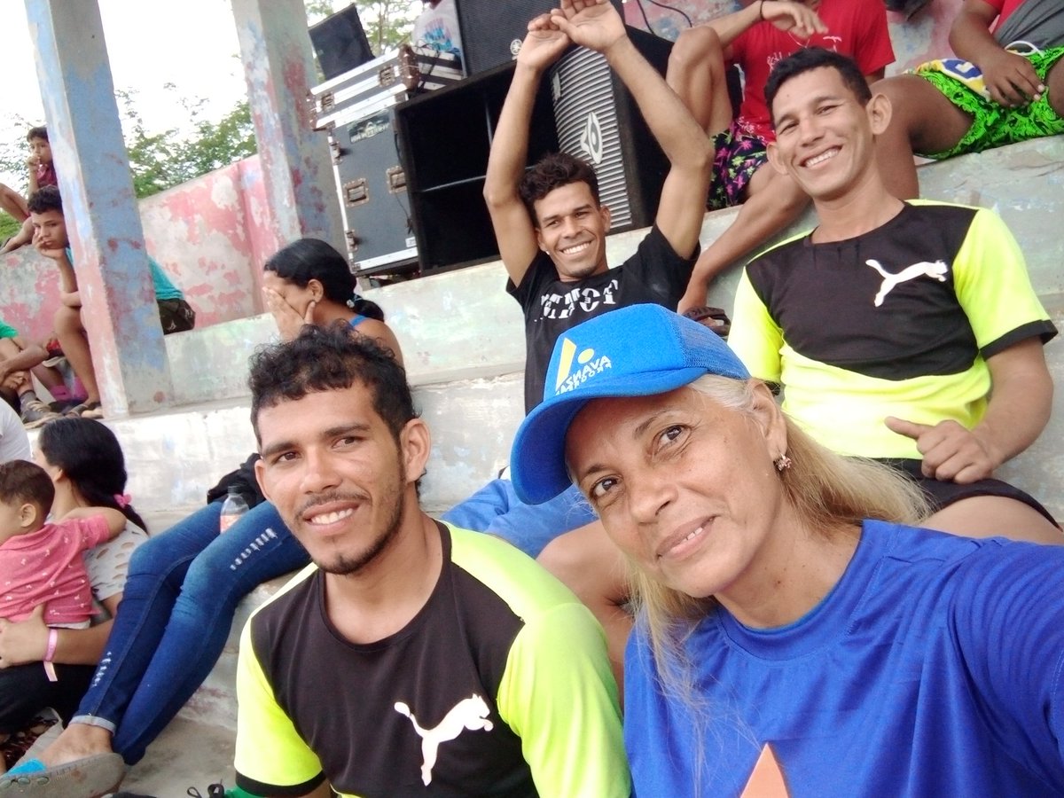 zelmit's tweet photo. Se construye sueños, para hacerlo realidad, desde @APVillalba, hicimos posible el torneo de Futsala copa @johanyanez85 con jóvenes de la población del Guamache, quienes apoyan un cambio y luchan por recuperar el deporte en su comunidad.
#EsTiempodeAvanzar
@zelmit
@luisromeroc https://t.co/EE4sf9Omti