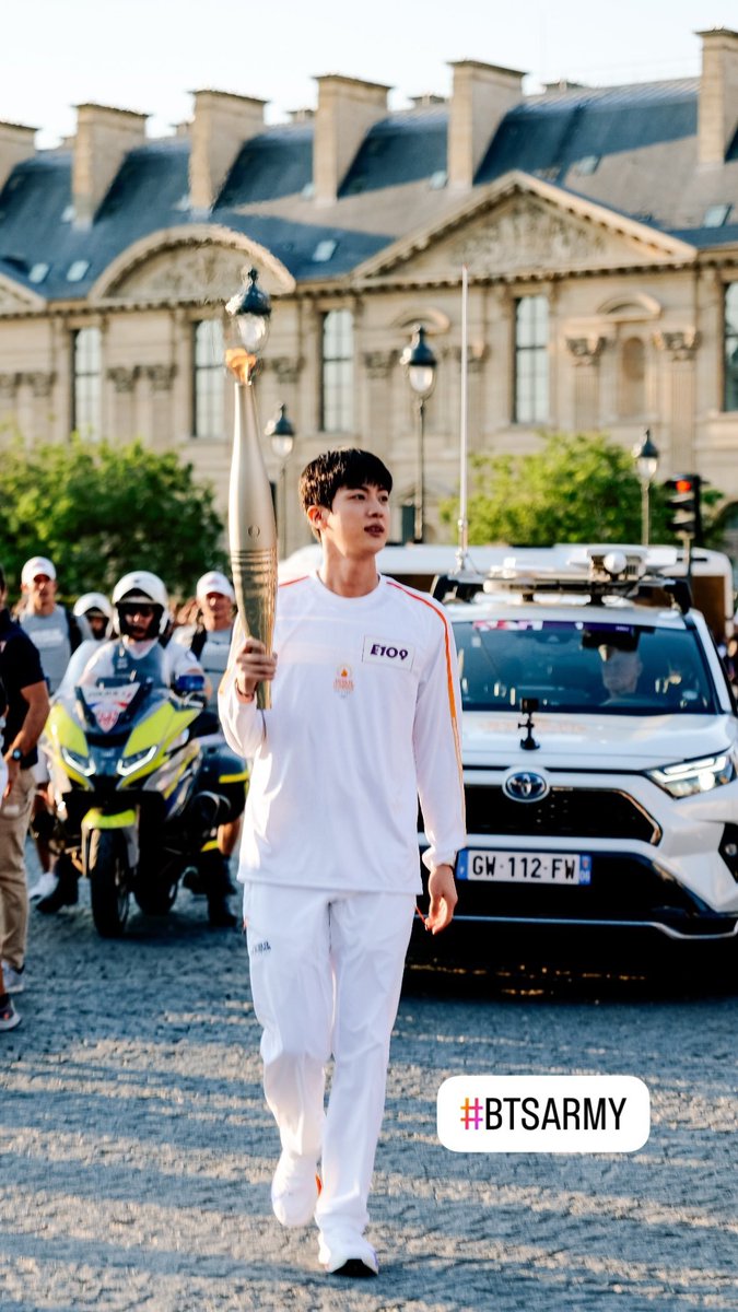 SeokjinGlobal's tweet photo. [INSTAGRAM] 240714 @/paris2024

"#BTSARMY"

🔗: https://t.co/7Aqb2Bdebx

PROUD OF YOU JIN
JINLYMPICS
JIN CARRIES THE FLAME
#JinxOlympics2024
#석진_성화들고_달려 https://t.co/UHNdbD19V2
