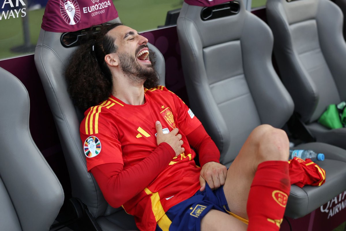 CFCAMR's tweet photo. 🚨🚨🚨🚨💣💣💣💣💣💣💣

— غاري نيفيل عن كوكوريلا قبل بداية بطولة اليورو:

 "أعتقد أنه أحد الأسباب التي تجعلنا نعتقد أن إسبانيا ربما لا تستطيع المضي قدمًا" 

• كوكو هزم إنجلترا منتخب بلاد نيفيل و حرمهم من اللقب و قدم بطولة عظيمة و حقق اليورو مع إسبانيا 

اعشقققققق الإلجام 🥶🥶🥶🥶

😂