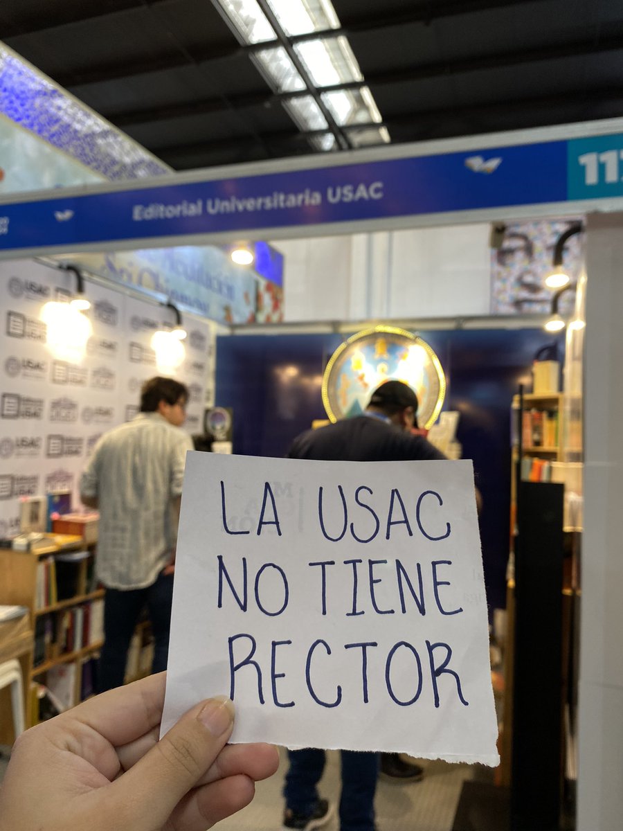 Compren libros pero también recuerden que la USAC no tiene rector. 

Mazariegos no es rector, es un Usurpador.