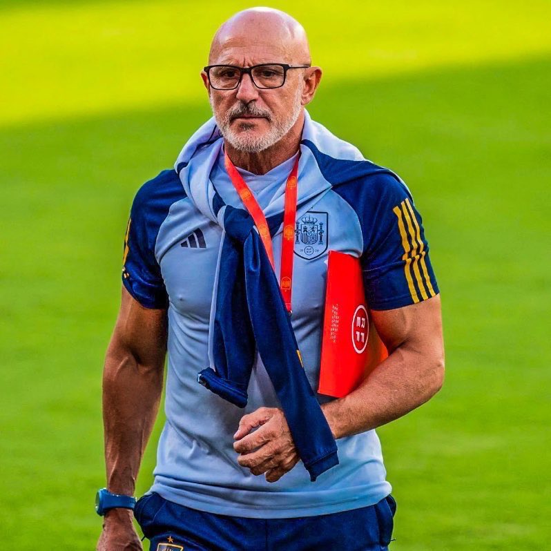 centregoals's tweet photo. 🚨🚨| Luis de la Fuente is the 𝐅𝐈𝐑𝐒𝐓 manager to win the u19 Euros, u21 Euros, Nations League and now the European Championship. Wow! 👏🇪🇸 https://t.co/pVVtD11s8Z