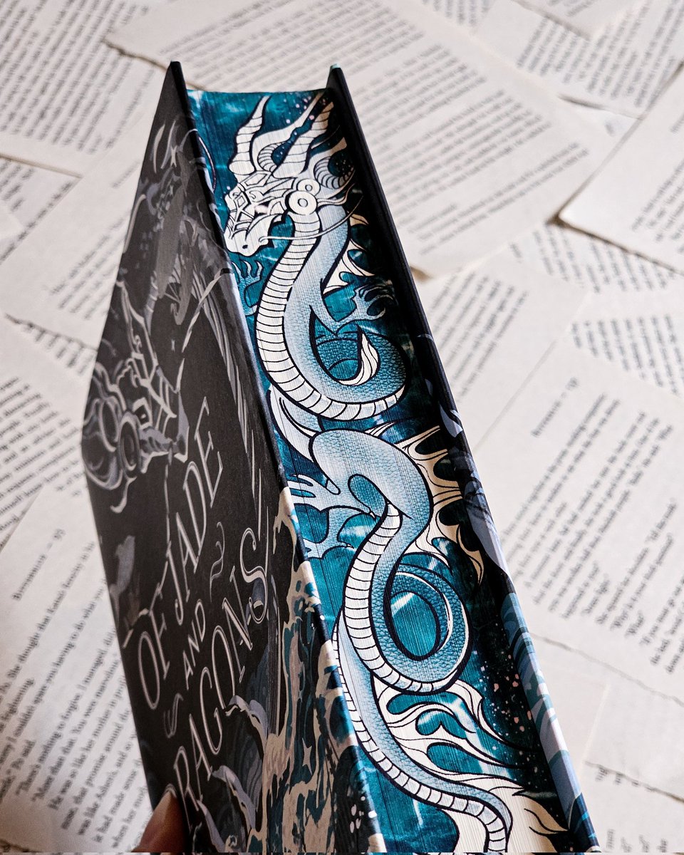 boookspines's tweet photo. best edges i have seen in a WHILE 🤩 https://t.co/hPNv4m4wRW