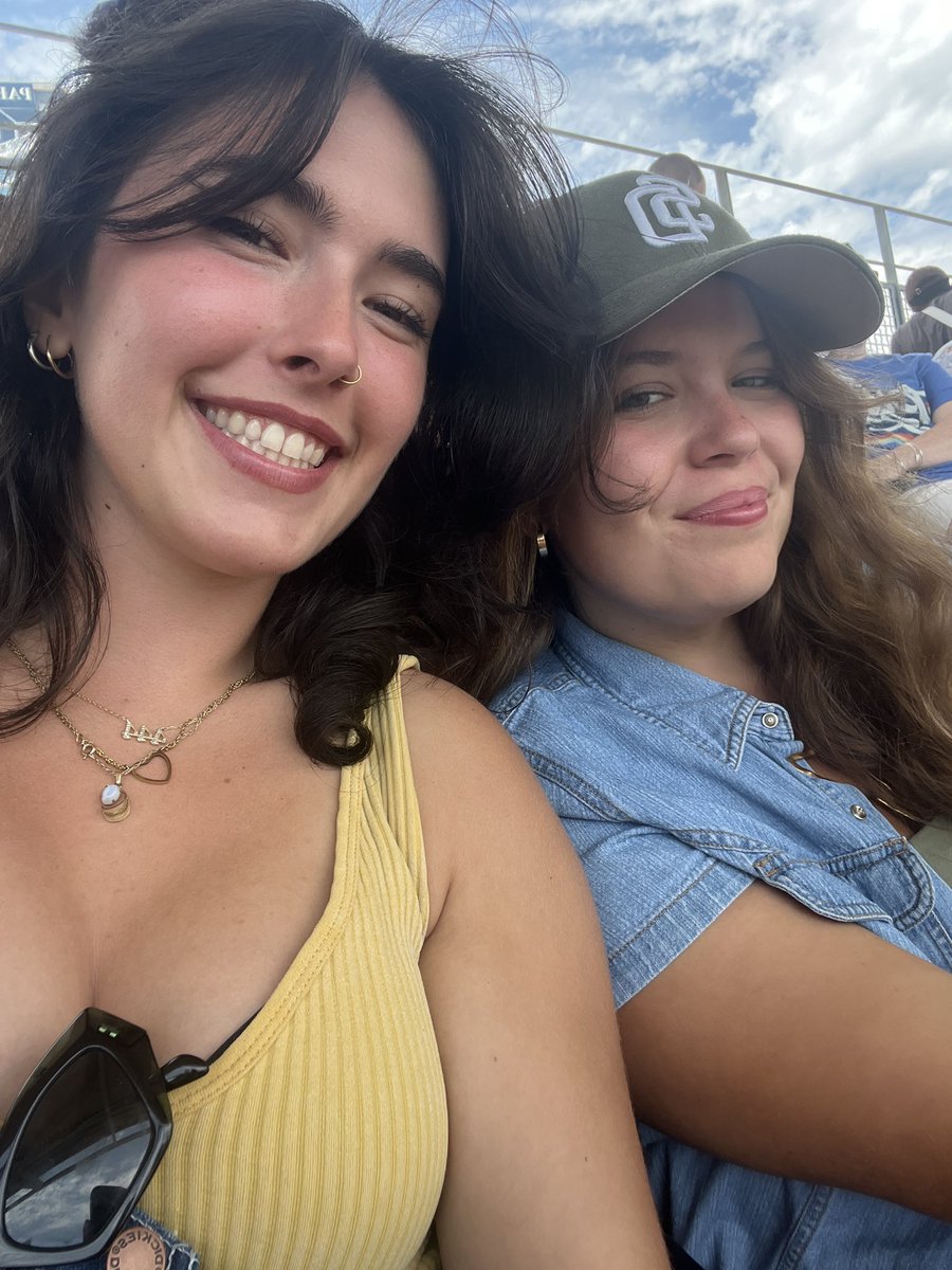 SaraMone4's tweet photo. #forthefaithful #padres put us on the big screen https://t.co/dhX1G1UiGt